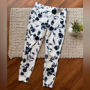 Athleta | Women’s Elation 7/8 Water Flower Leggings Medium